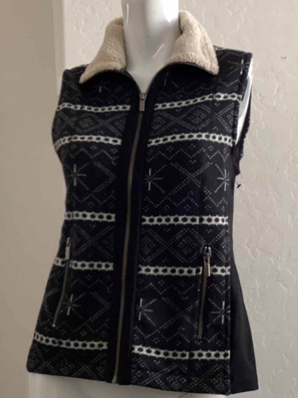 Wooly Bully Wear vest, NEW WITHOUT TAGS, size S, Aztec print